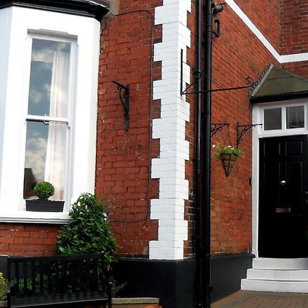 Powys Lodge Скарборо Экстерьер фото