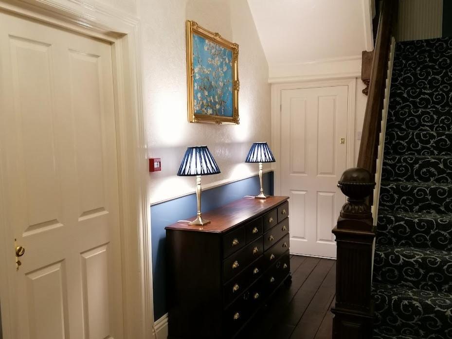 Powys Lodge Скарборо Экстерьер фото